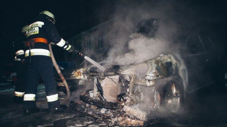В Днепре сгорел Porsche Cayenne