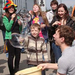 Мыльное шоу в центре Днепропетровска