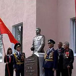 Установленного в Запорожье Сталина облили краской