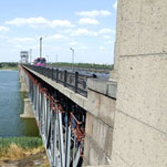 На Днепродзержинском мосту сегодня восстановят движение