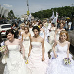 Карнавал в Днепропетровске: невесты, мамы, байкеры и ретроавтомобили