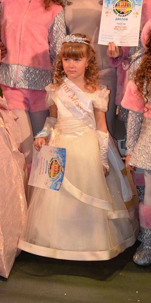 Маленькая Николь Резник мечтает стать королевой, но боится давать интервью. Фото: Екатерина Попова.