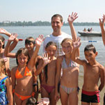 Днепропетровских школьников начали учить плаванию