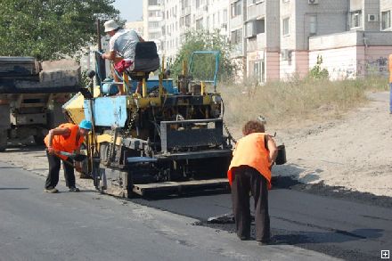 На ж/м Фрунзенский через два дня закончат ремонт дороги по улице Дементьева
