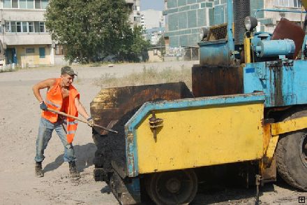 На ж/м Фрунзенский через два дня закончат ремонт дороги по улице Дементьева