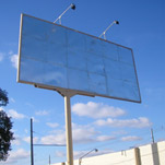 В Днепропетровске сносят незаконные рекламные конструкции