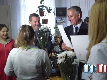 Иван Куличенко наградил матерей