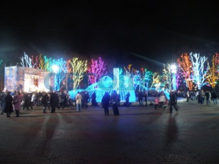 Днепропетровск прихорашивается к Новому году Днепропетровск прихорашивается к Новому году