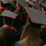 Губернатор раздал студентам «красные» дипломы