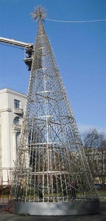 Зачем городу две главные елки? Зачем городу две главные елки?