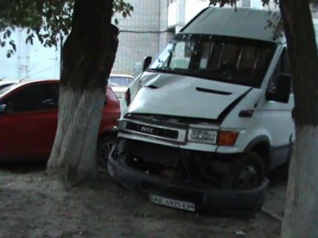 ДТП на Тополе: пьяный водитель сел на руль и врезался в 2 авто (ФОТО) ДТП на Тополе: пьяный водитель сел на руль и врезался в 2 авто (ФОТО)