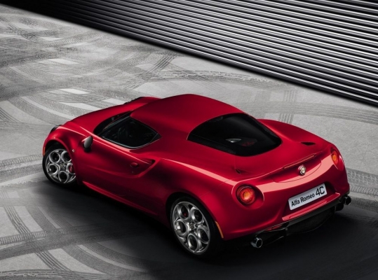 Alfa Romeo официально представила новое спортивное купе 4C (фото)