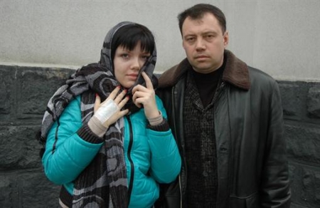 Отец заложницы из Донецка: Захватчик не ребенка спасал, а хотел скрыться от долгов в тюрьме Отец заложницы из Донецка: Захватчик не ребенка спасал, а хотел скрыться от долгов в тюрьме