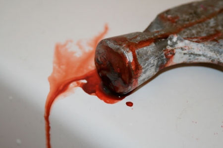 На Днепропетровщине бывший зэк убил молотком младшего брата На Днепропетровщине бывший зэк убил молотком младшего брата