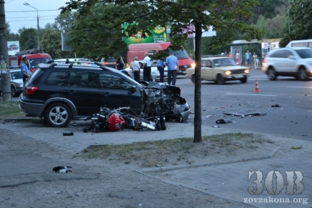 В ДТП на Набережной Победы разбился мотоциклист (видео) В ДТП на Набережной Победы разбился мотоциклист (видео)