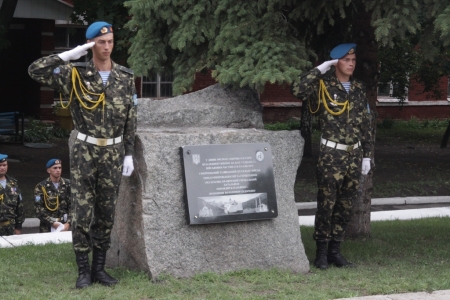 У Дніпропетровську відкрито пам’ятний знак українським миротворцям У Дніпропетровську відкрито пам’ятний знак українським миротворцям