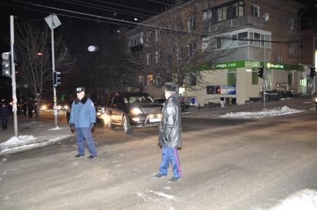 Днепропетровский майдан сходил в гости к правоохранителям (Фото, Видео) Днепропетровский майдан сходил в гости к правоохранителям (Фото, Видео)