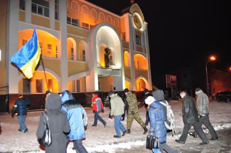 Днепропетровский майдан сходил в гости к правоохранителям (Фото, Видео) Днепропетровский майдан сходил в гости к правоохранителям (Фото, Видео)