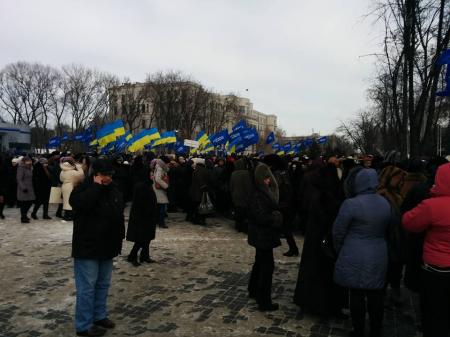 На месте вчерашней бойни - провластный митинг На месте вчерашней бойни - провластный митинг