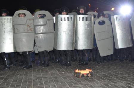 Днепропетровцы пикетировали ОГА до позднего вечера (Фото, Видео) Днепропетровцы пикетировали ОГА до позднего вечера (Фото, Видео)