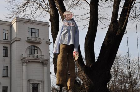 В Днепропетровске вешали регионалов под ОГА В Днепропетровске вешали регионалов под ОГА