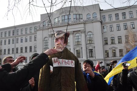 В Днепропетровске вешали регионалов под ОГА В Днепропетровске вешали регионалов под ОГА