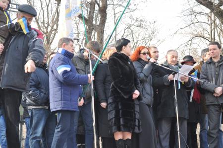 В Днепропетровске вешали регионалов под ОГА В Днепропетровске вешали регионалов под ОГА