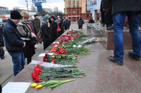В Днепропетровске вешали регионалов под ОГА В Днепропетровске вешали регионалов под ОГА