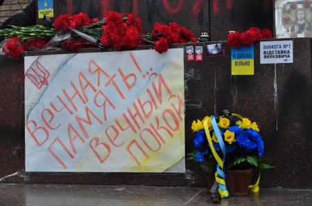 В Днепропетровске вешали регионалов под ОГА В Днепропетровске вешали регионалов под ОГА