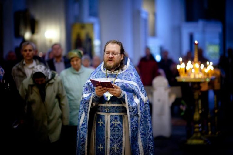 Врачи больницы Мечникова просят священников молиться за здоровье раненых воинов