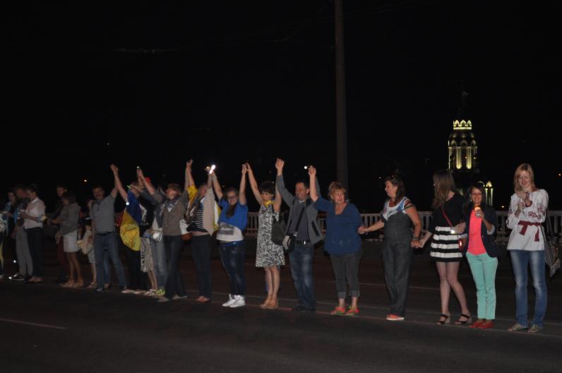 В Днепропетровске торговали для армии и соединяли берега Днепра (Фото) В Днепропетровске торговали для армии и соединяли берега Днепра (Фото)