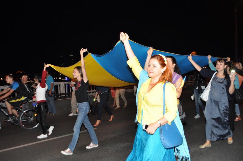В Днепропетровске торговали для армии и соединяли берега Днепра (Фото) В Днепропетровске торговали для армии и соединяли берега Днепра (Фото)