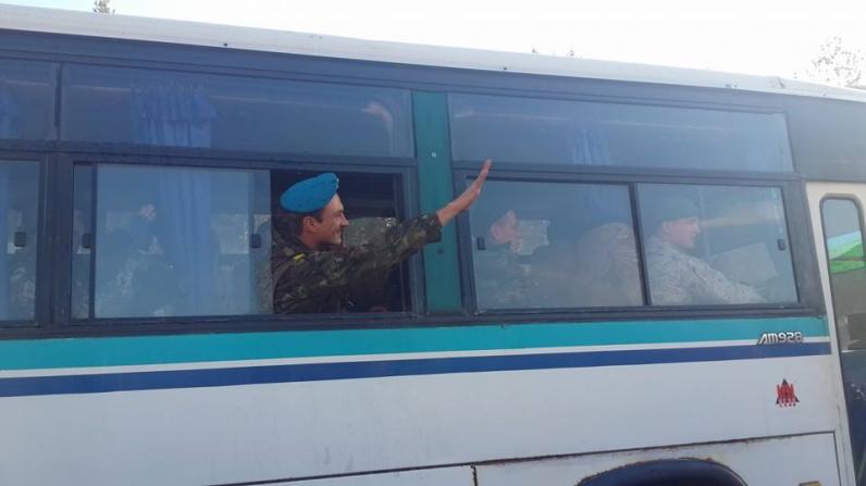 Десантники 25-ой бригады вернулись домой после 5 месяцев боев (ФОТО) Десантники 25-ой бригады вернулись домой после 5 месяцев боев (ФОТО)