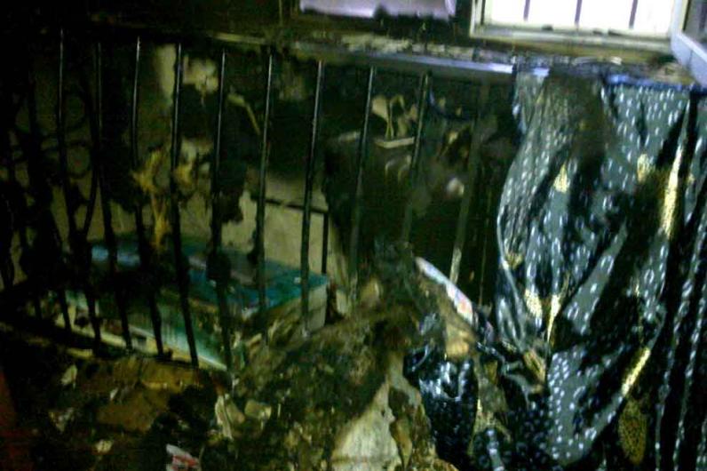 В Днепропетровске дети чуть не сожгли квартиру, пока мать спала В Днепропетровске дети чуть не сожгли квартиру, пока мать спала