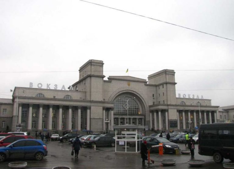В Днепропетровске с вокзала эвакуировали людей