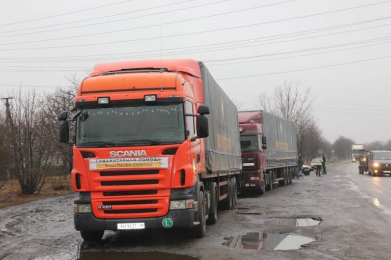 Гумконвой Ахметова снова вернули в Днепропетровск