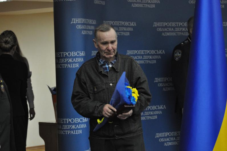 Сегодня в Днепропетровске награждали Героев. Посмертно. (Фото) Сегодня в Днепропетровске награждали Героев. Посмертно. (Фото)