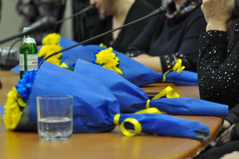 Сегодня в Днепропетровске награждали Героев. Посмертно. (Фото) Сегодня в Днепропетровске награждали Героев. Посмертно. (Фото)