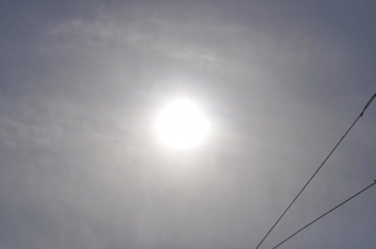 Днепропетровск наблюдает солнечное затмение