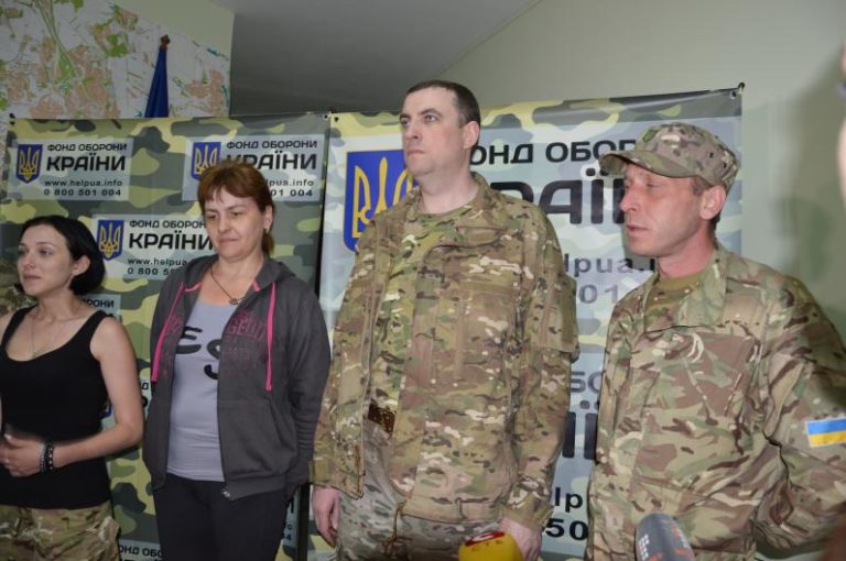 В Днепропетровск доставили бойца, которого взяли в плен в Илловайском котле 9 месяцев назад