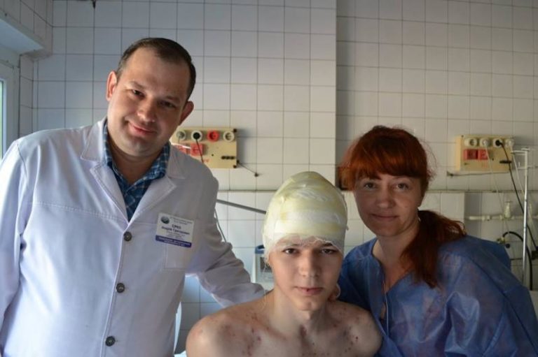 В больнице им. Мечникова спасли мальчика, которого подстрелил снайпер под Мариуполем