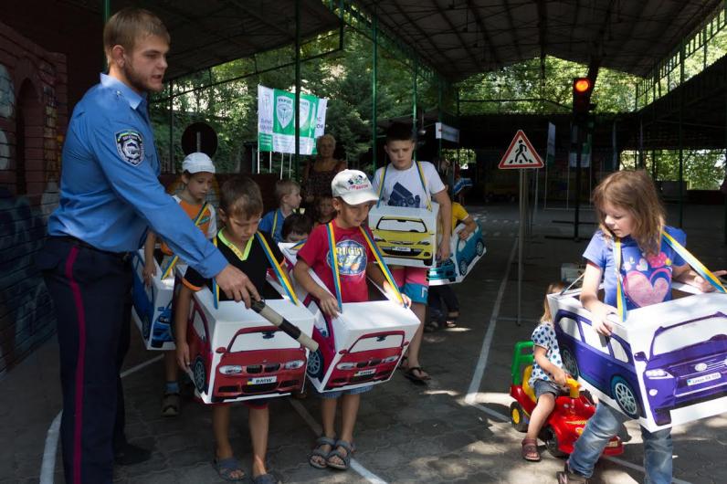 Борис Филатов открыл в парке Шевченко детскую школу правил дорожного движения