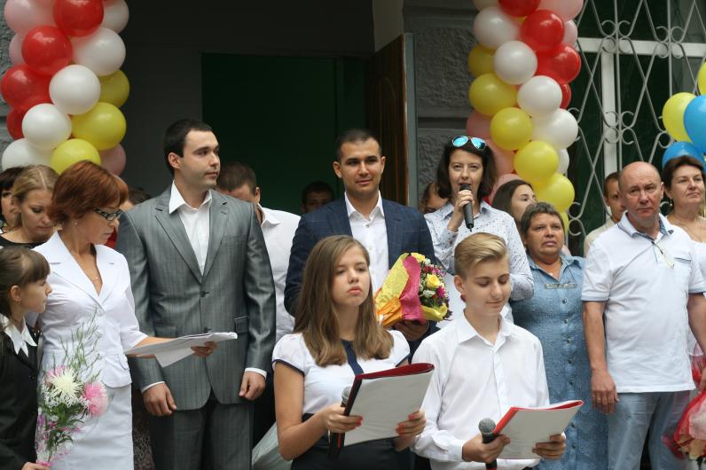 Благодаря депутату Примакову к новому учебному году в 71 школе провели капремонт Благодаря депутату Примакову к новому учебному году в 71 школе провели капремонт