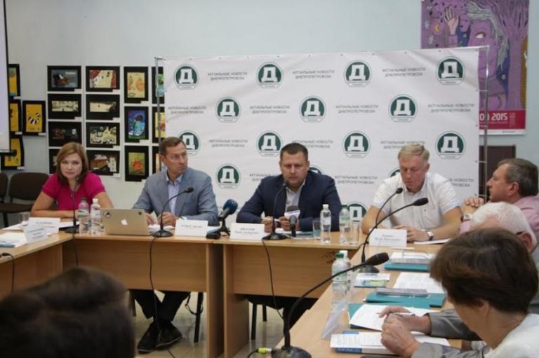 Программы трудоустройства после окончания вузов уместнее внедрять на муниципальном уровне, – Борис Филатов