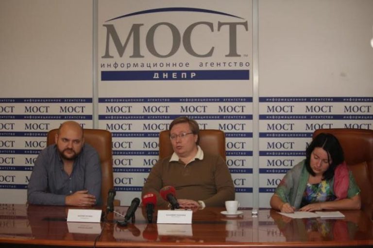 Партия Вилкула-Порошенко управляет двумя колоннами админресурса