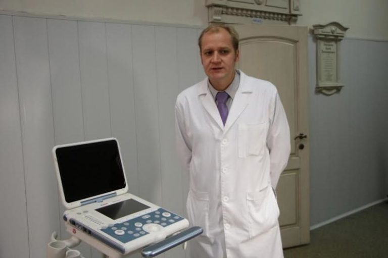Борис Филатов вместе с Фондом обороны страны передали городской больнице №2 современную систему ультразвуковой диагностики