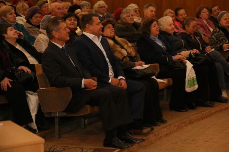 Наша задача – окружить заботой, пониманием и сыновним теплом каждого пенсионера Днепропетровска – Борис Филатов