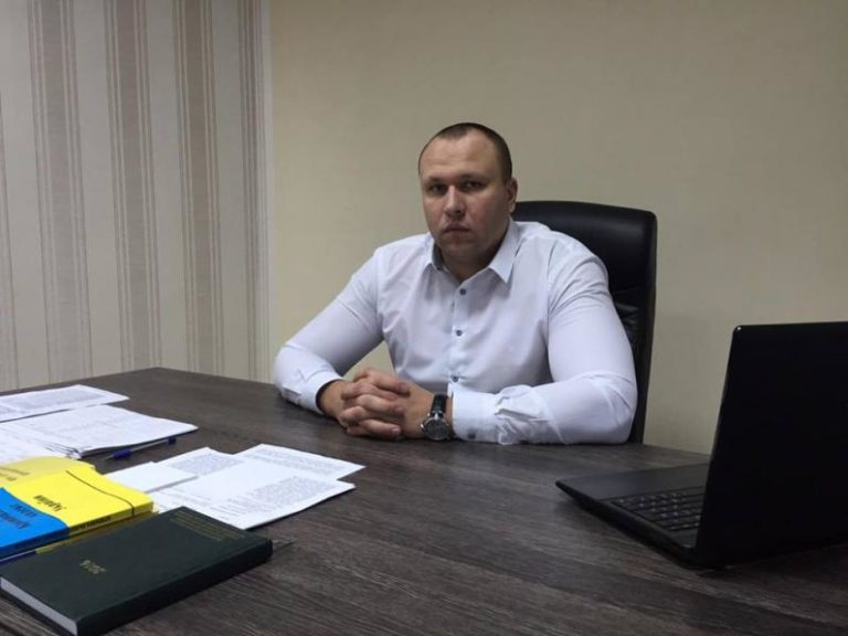 В Днепропетровске правоохранители поймали мужчину, разгуливающего с 1,5 кг марихуаны (ФОТО)