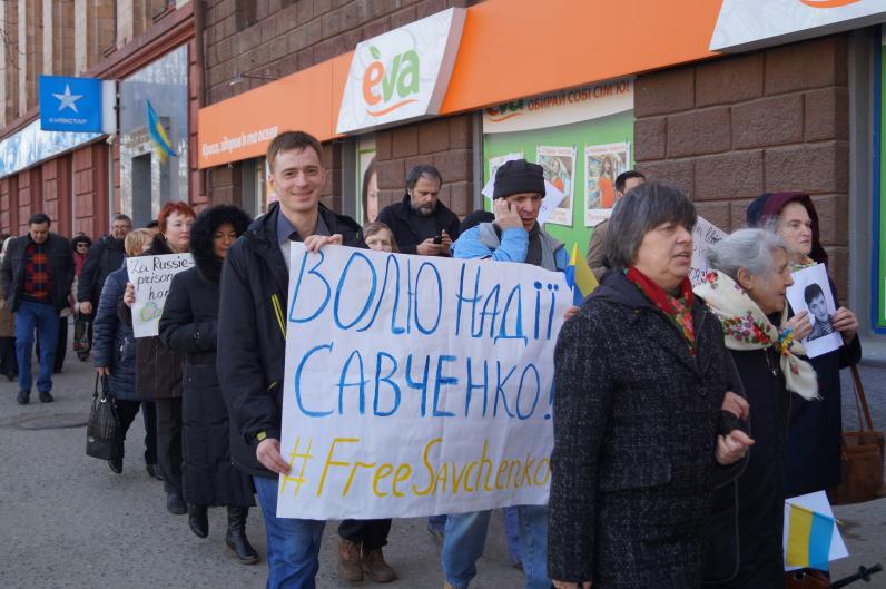 В Днепропетровске прошла акция в поддержку Надежды Савченко (Фото)