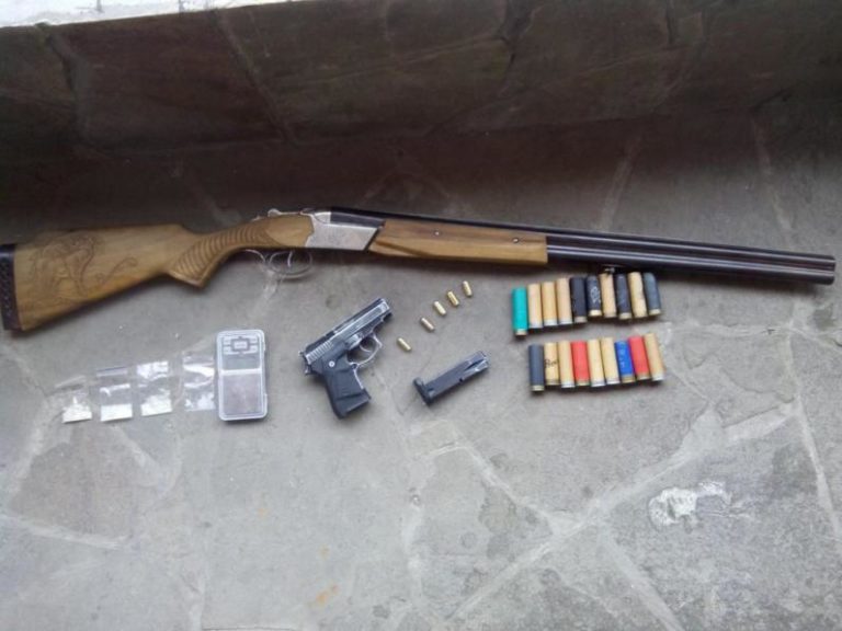 В Новомосковске поймали вооруженного наркоторговца